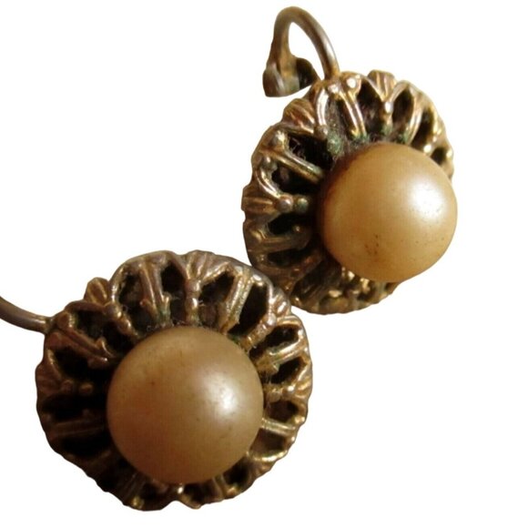 Estate Hippy Vintage Gold-Tone Filigree Clip-On Earrings With Faux Pearl Center - Picture 1 of 3